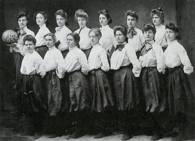 1905 women's basketball team