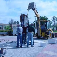 Welding & Construction Students with Grounds Crew Erect SSTS