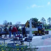 ding & Construction Students with Grounds Crew Erect SSTS