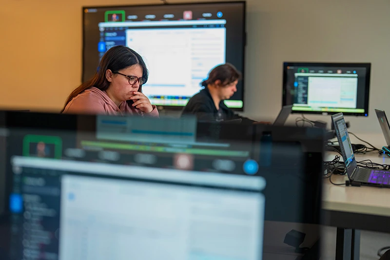 Student learning in a hybrid classroom