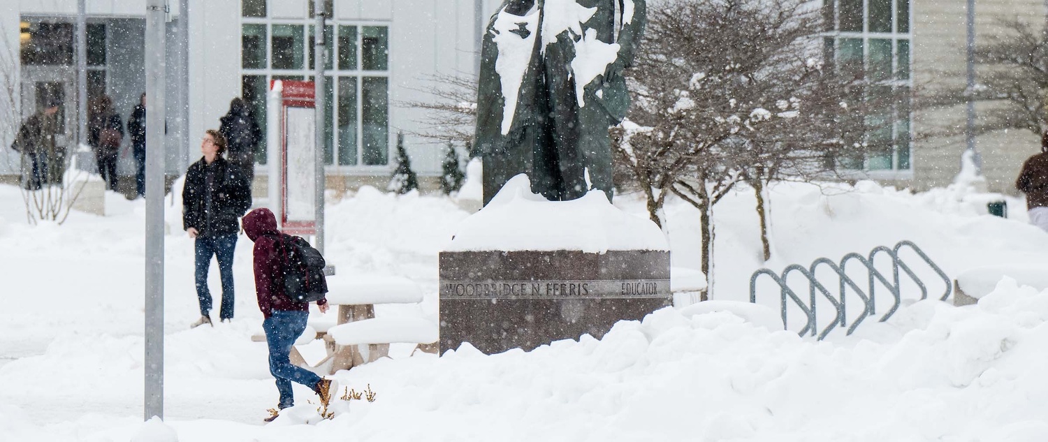 Students trekking winter weather on the Big Rapids campus
