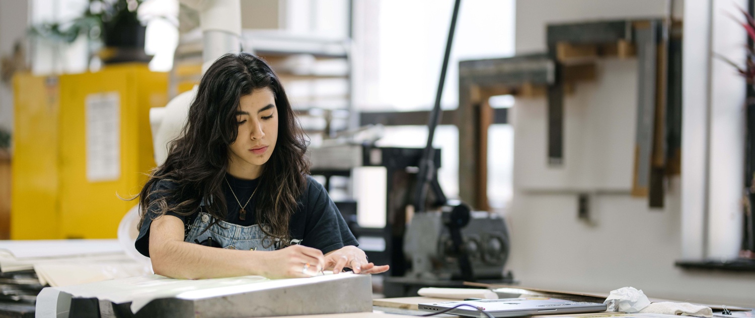 Quiñones working on a design in class