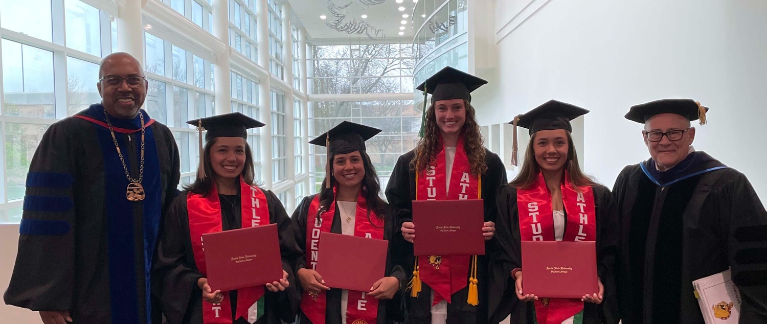 Dr. Bill Pink, Ana Sofia Hernandez-Ferrer, Emily Killion, Emma Gillard, Maria Fernanda Hernandez-Ferrer, and Provost Bobby Fleischman