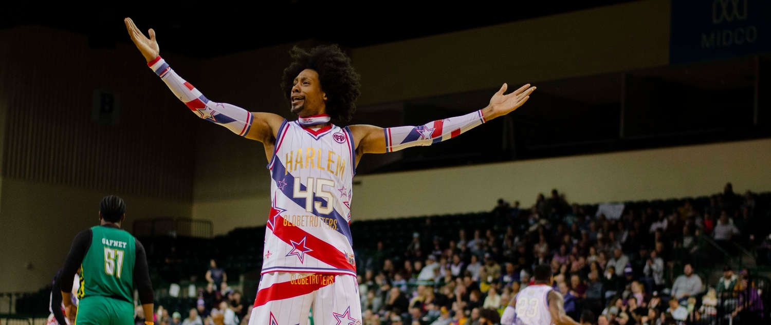 Action shot of Harlem Globetrotter player Moose Weeks