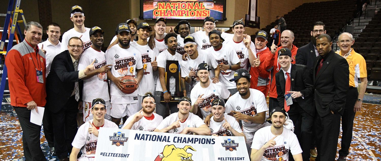 Photo of the 2018 Men's Basketball Championship team