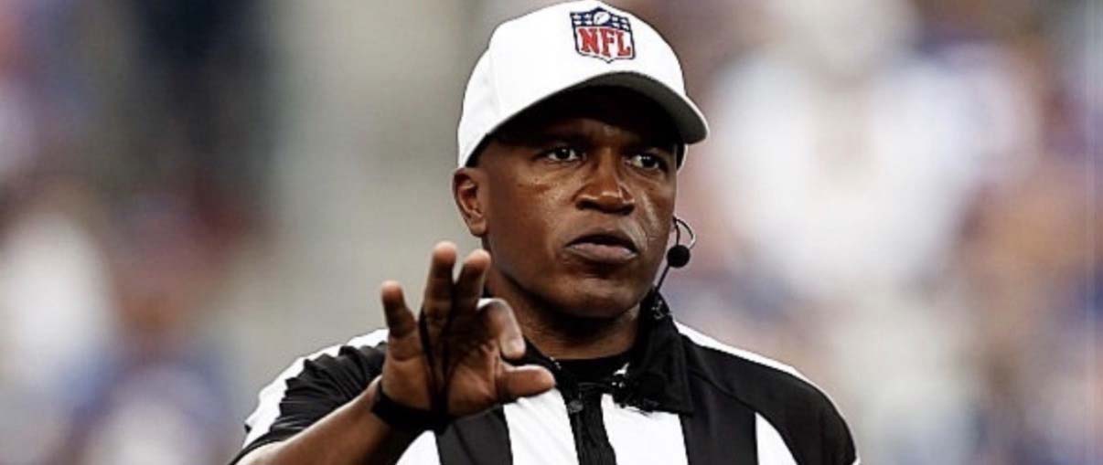 Shawn Smith officiating an NFL game