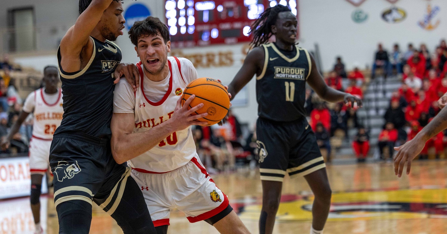 Owen Hardy posting up against a defender