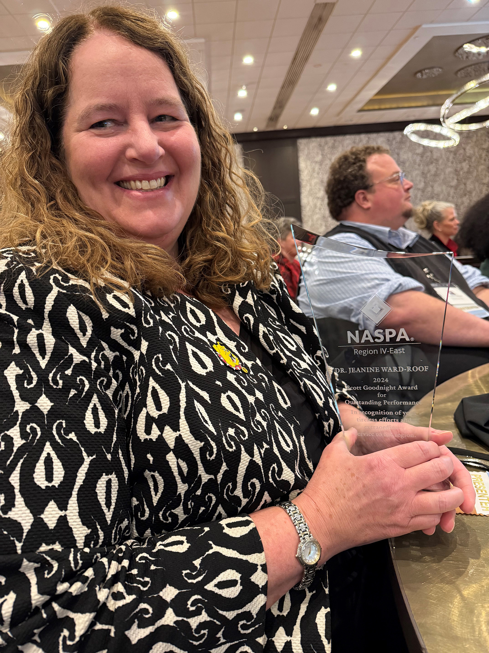 Jeanine Ward-Roof wins award