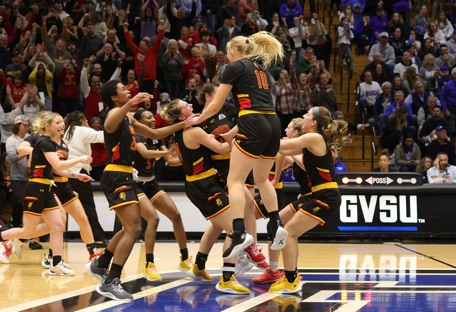 Ferris State basketball teams to host ceremony raising regional championship banners
